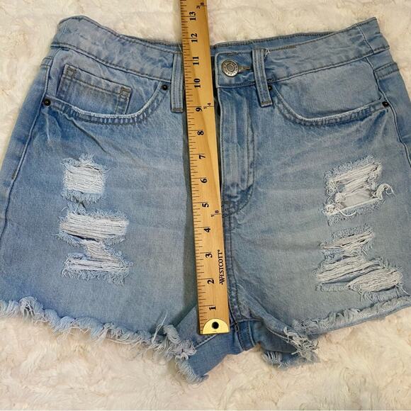 YMI Women's Distressed High Rise Y2K Jean Shorts Size 9/29 Light Wash Denim - Picture 9 of 9